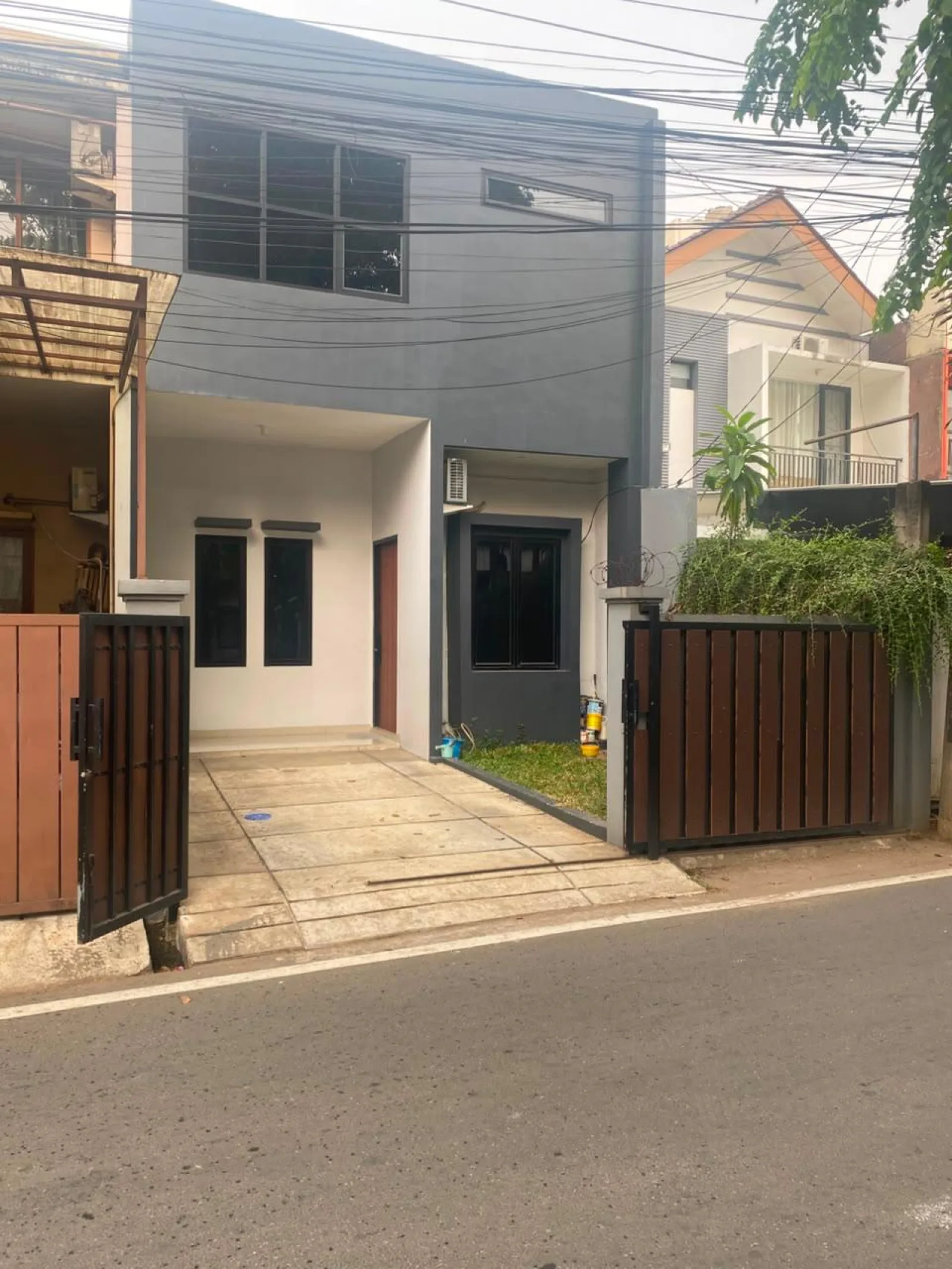 Rumah Dijual di Pondok, 2 Lantai Nyaman dengan Listrik Besar Harga Menarik